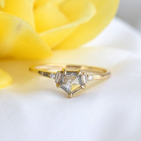 Eppi Salt and Pepper Diamant im goldenen Ring Stefan - Schmuck | Nachhaltige Produkte