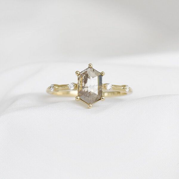 Eppi Goldring mit Hexagon Salt and Pepper Diamant Justine - Ringe | Nachhaltige Produkte