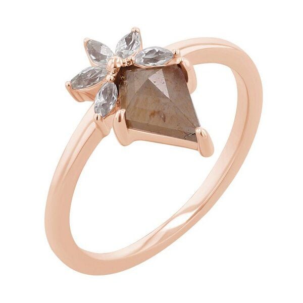 Eppi Ring mit einem Salt and Pepper Diamanten und weißen Moissaniten Leony - Ringe | Nachhaltige Produkte