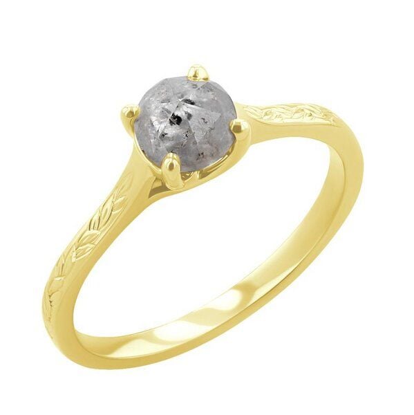 Eppi Goldener von Hand gravierter Ring mit einem Salt and Pepper Diamanten Aldora - Ringe | Nachhaltige Produkte