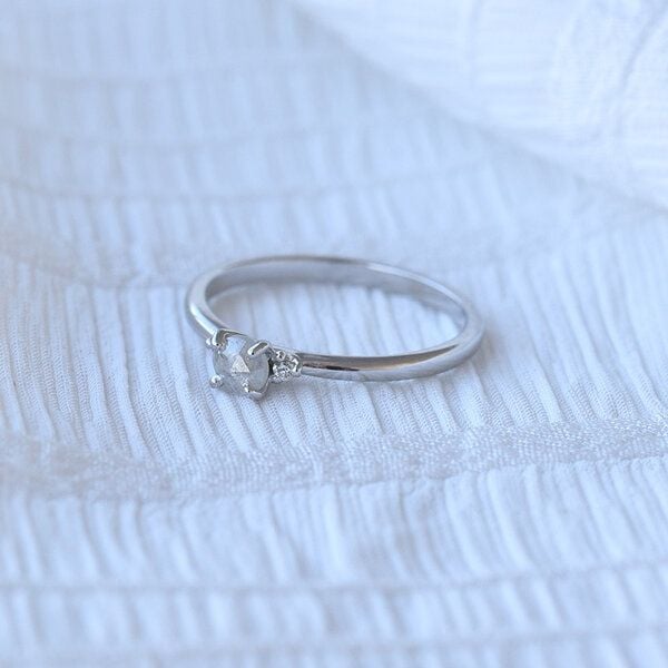 Eppi Verlobungsring mit Salt´n´Pepper Diamant Hye - Ringe | Nachhaltige Produkte