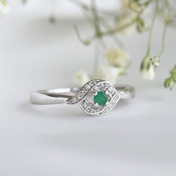Eppi Ring mit Smaragd und Diamanten Nurisa - Ringe | Nachhaltige Produkte