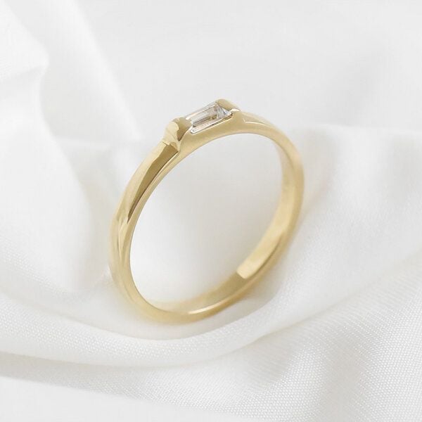 Eppi Ring mit einem Diamanten in Baguette-Form Xenia - Ringe | Nachhaltige Produkte